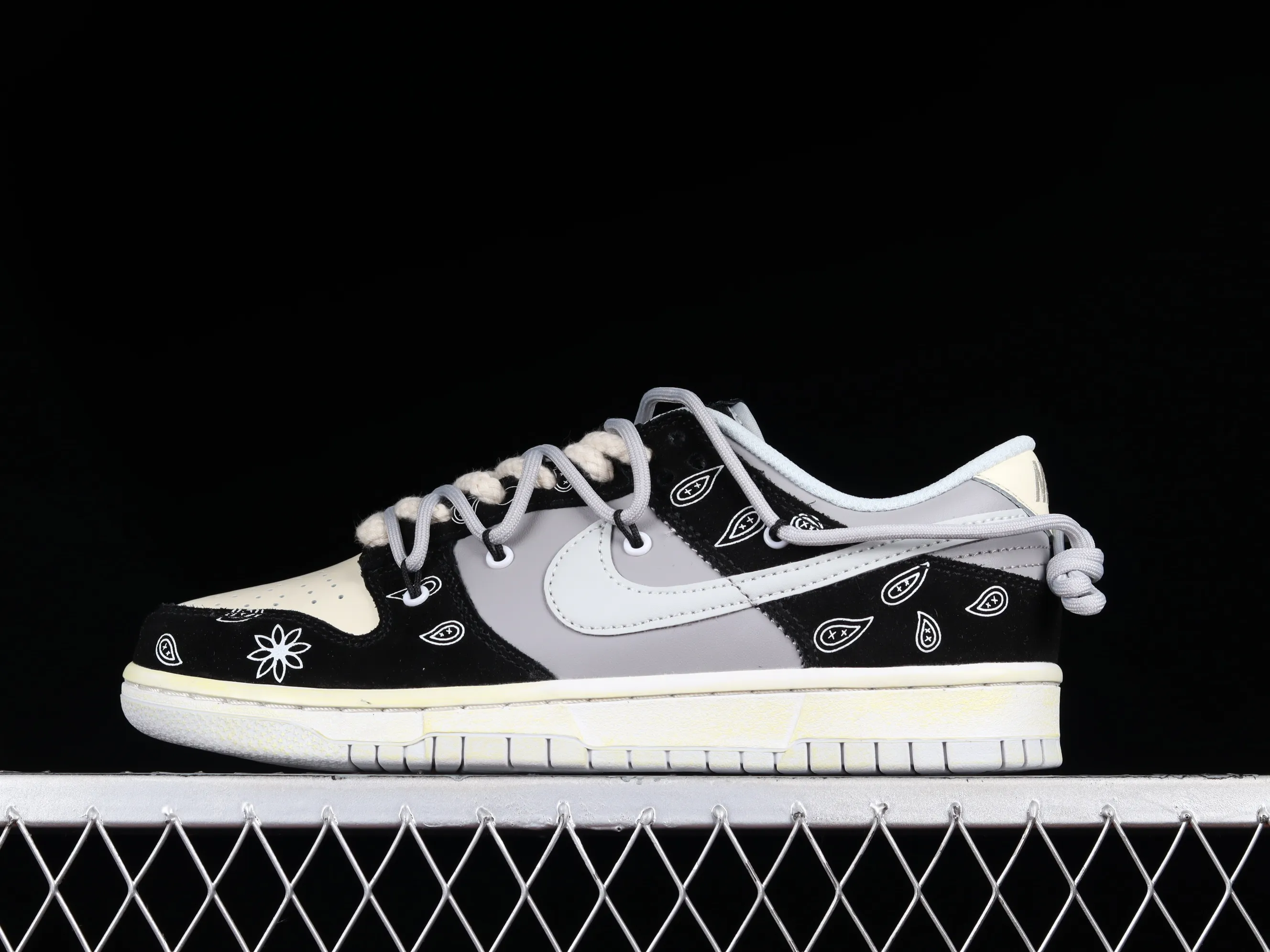 All categories Nk SB Dunk series Nk SB Dunk Low low-cut sneakers F version Nk SB Dunk Low Prm SB "Cashew Nut Flower" cashew flower element SB smashed backboard fashion casual sneakers DH7913-001